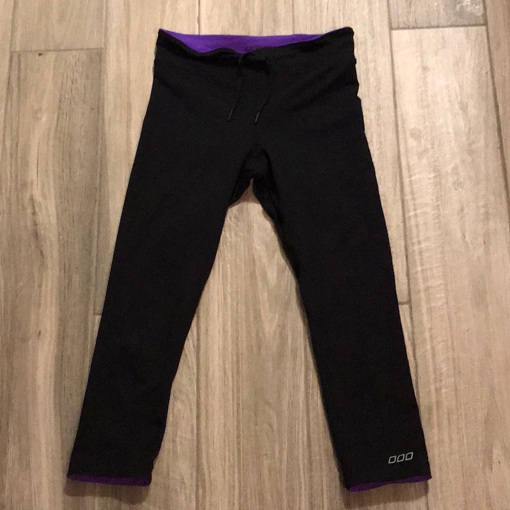 Lorna Jane Reversible Black/Purple crop leggings - Picture 5 of 10